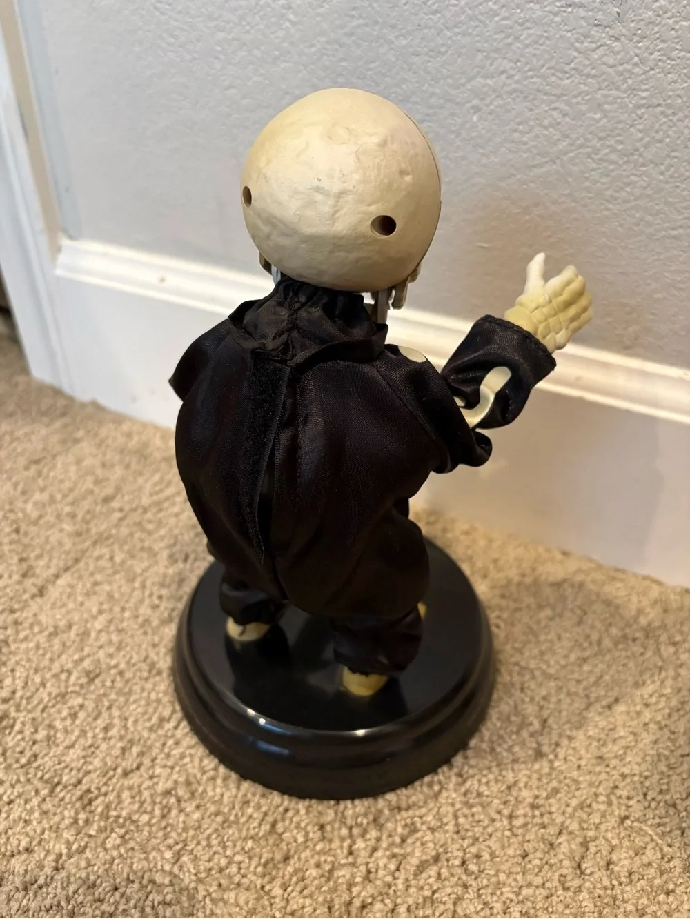 Gemmy Grave Raver Livin La Vida Loca animated dancing skeleton Sings/no movement